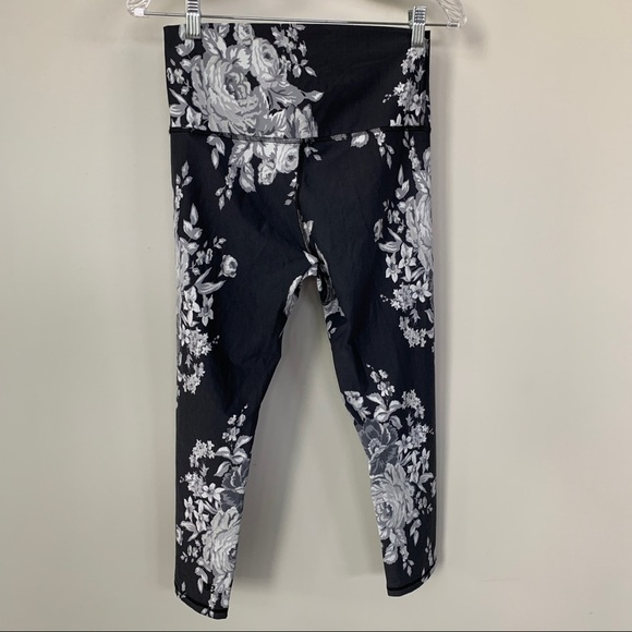 Albion Dark Gray Leggings w/Vintage Rose Pattern Size S - Picture 4 of 6